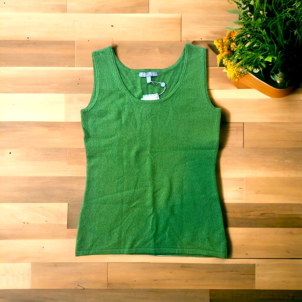 Neiman Marcus cashmere sleeveless sweater
